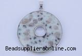 NGP615 5pcs 6*41mm kiwi stone with brass setting donut pendants